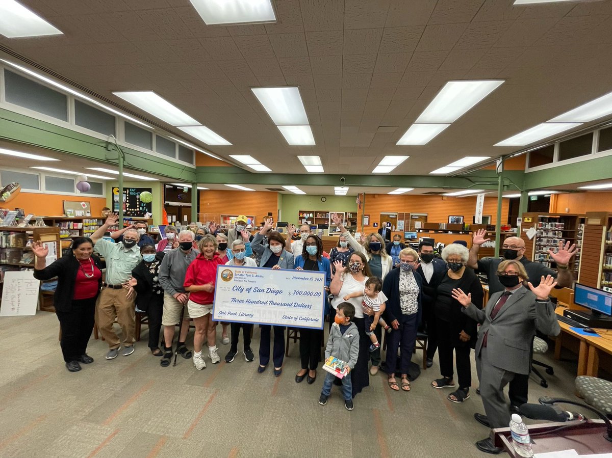 SenToniAtkins's tweet photo. Libraries are key centers of our communities, which is why I helped secure $300,000 in the #CABudget for @cityofsandiego’s @SDPublicLibrary branch in Oak Park. Today, I joined @CD4Monica to celebrate that win, which will mean a new library for the neighborhood. 📚 https://t.co/pqoRGWWrBD