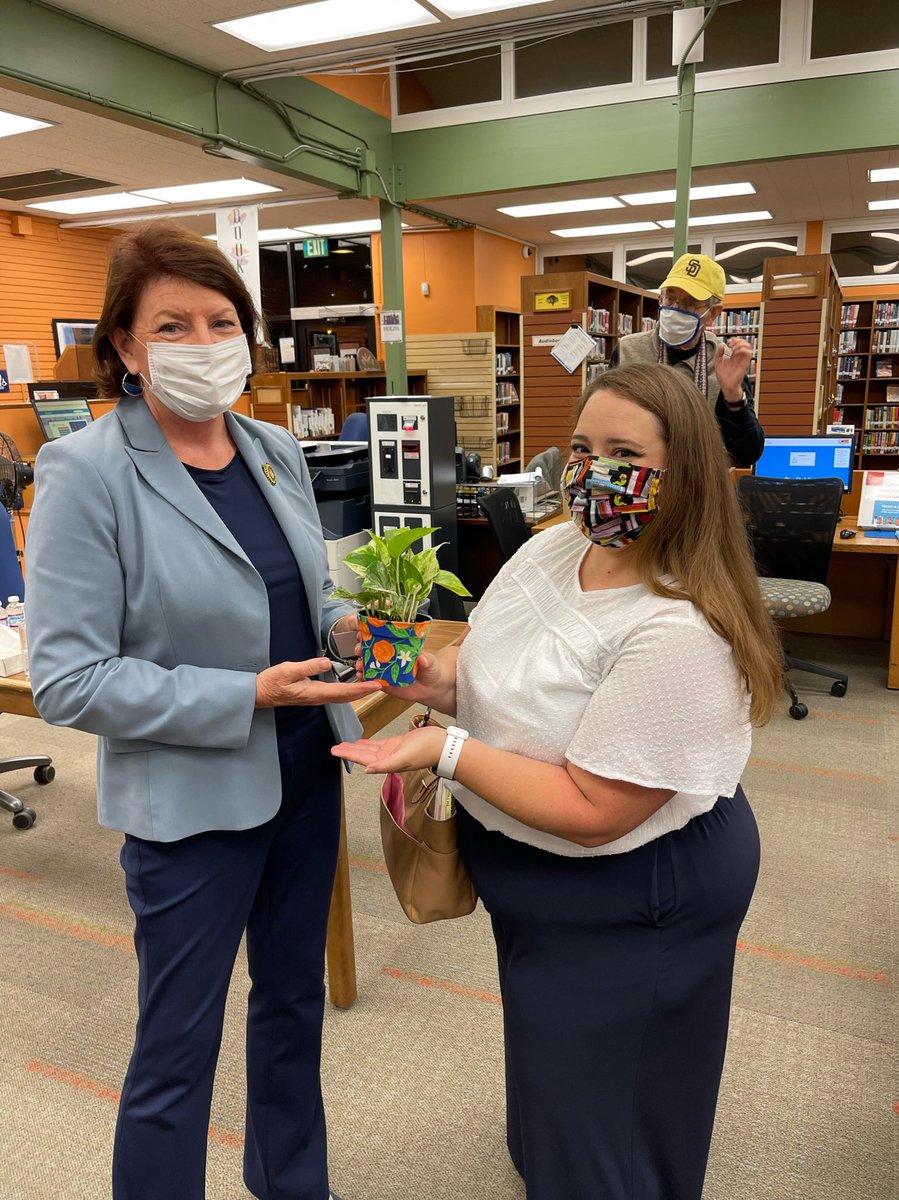 SenToniAtkins's tweet photo. Libraries are key centers of our communities, which is why I helped secure $300,000 in the #CABudget for @cityofsandiego’s @SDPublicLibrary branch in Oak Park. Today, I joined @CD4Monica to celebrate that win, which will mean a new library for the neighborhood. 📚 https://t.co/pqoRGWWrBD