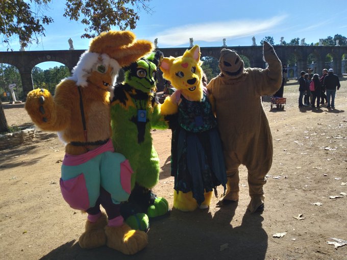 Texas reniassiance fair was great. Home and recovering. Was a lot of drinking and fun https://t.co/o<a href="/tag/furry"class="tags"><span>#furry</span></a><a href="/tag/fursuitfriday"class="tags"><span>#fursuitfriday</span></a><a href="/tag/fursuiter"class="tags"><span>#fursuiter</span></a>