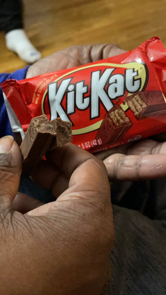 _lindseybae's tweet photo. @KITKAT where’s the wafer 😩 https://t.co/h8UJlsD0H2