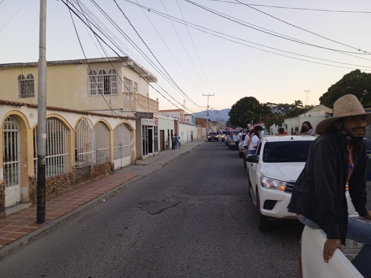 MBS1991AC's tweet photo. #15Nov | Acompañé a los Candidatos a la Gobernación Adolfo Pereira y Alcaldía de Jimenez Carmen Silva en la gran Caravana que se realizó en dicho municipio.
¡Seguimos construyendo la victoria perfecta!
#AdolfoTieneConQué 

@NicolasMaduro @AdolfoP_Oficial @PartidoPSUV @dcabellor https://t.co/SSIaiLdw4I
