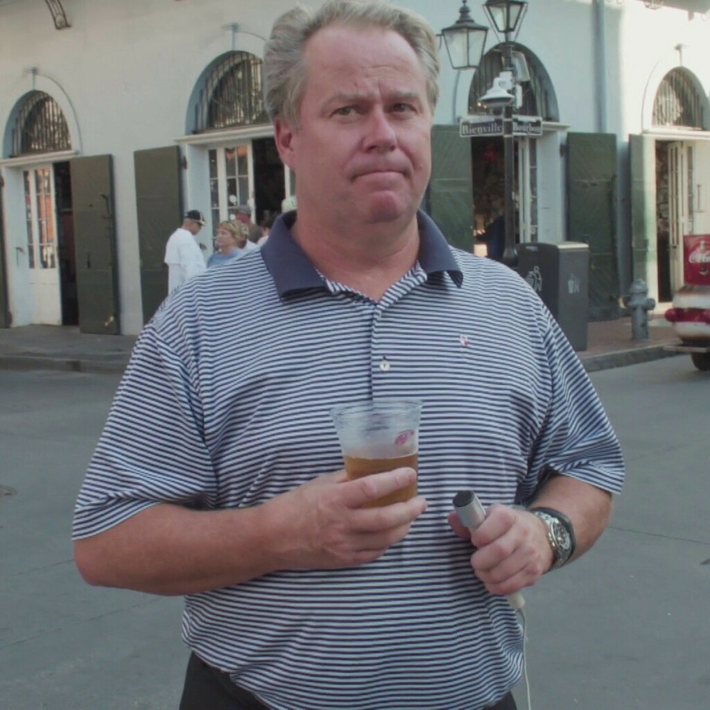 NoCtxJohnWilson's tweet image. And I ran into a guy from the convention who actually bought and sold scaffolding companies.
And he wanted to talk.
[S1E2] #howtowithjohnwilson #beerinhand instagr.am/p/CWUhXlTg_Uc/