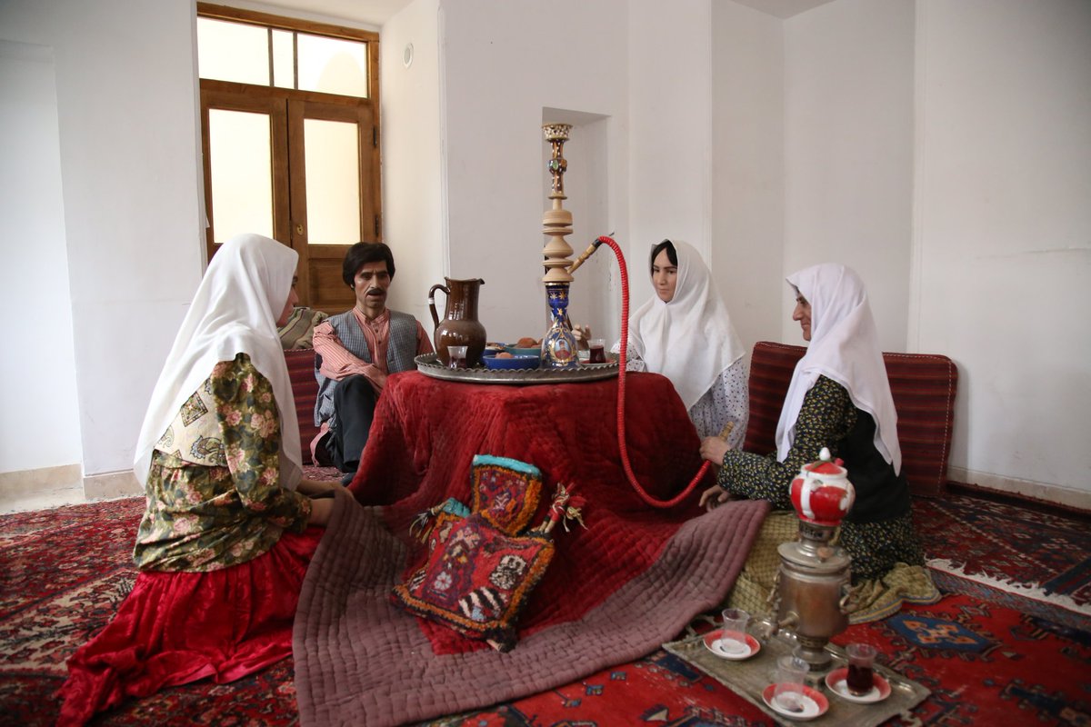 qom_cthh's tweet photo. موزه مردم شناسی تنها موزه مردم شناسی قم است که به سبک زندگی مردم در دوره های گذشته از جمله قاجار می پردازد و مجموعه ‌ای از اسباب، اشیا و لوازم زندگی، ابزار کار، لوازم کشاورزی و صنعتی، پوشاک و شیوه چینش اشیا در منازل قدیمی قم در این موزه به نمایش درآمده است.
#موزه_مردم_شناسی
#قم https://t.co/Z0cVgxVeLy