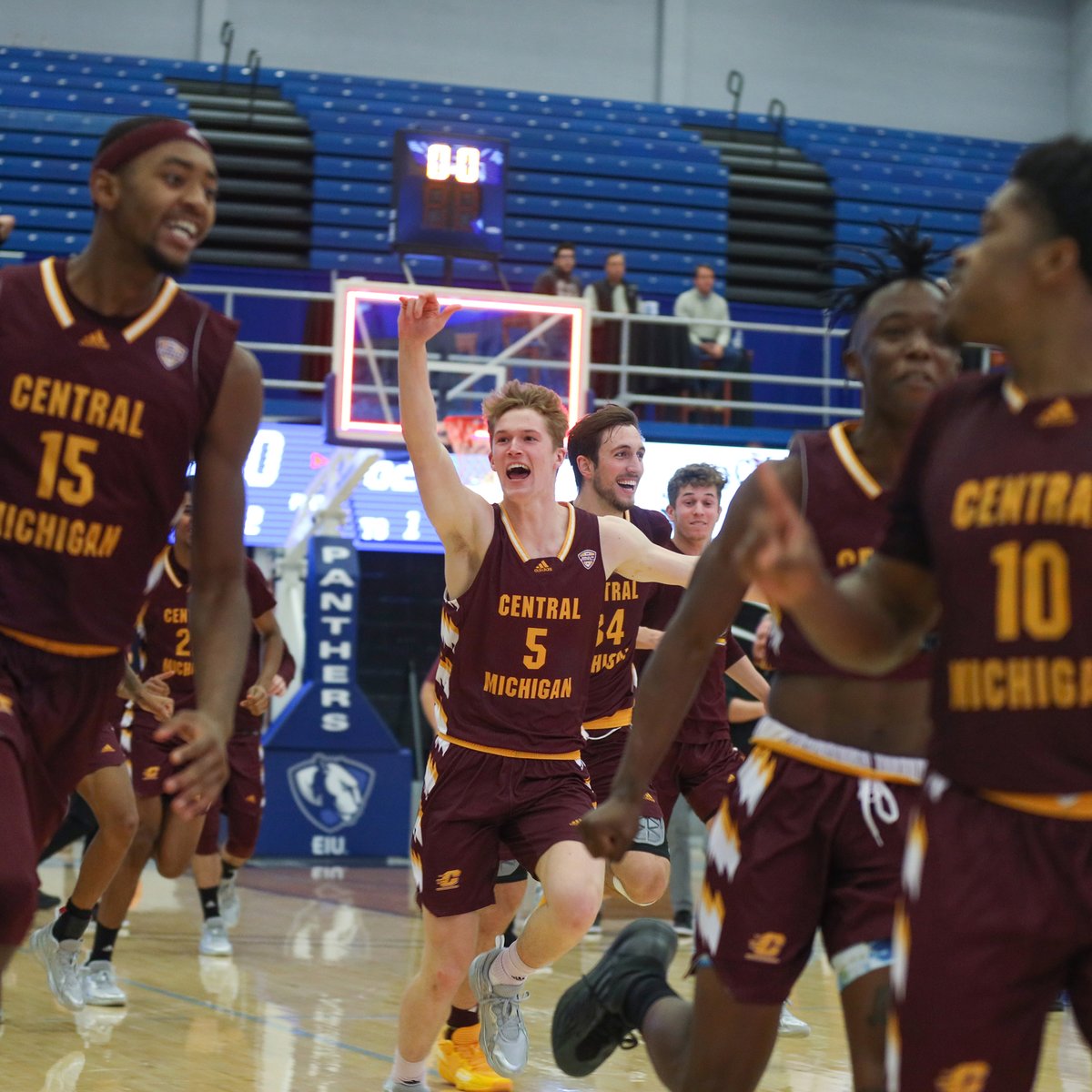 CMUMensBBall's tweet photo. 📸 Victory Frames 🔥⬆️🏀 https://t.co/7sHoBsdwXF