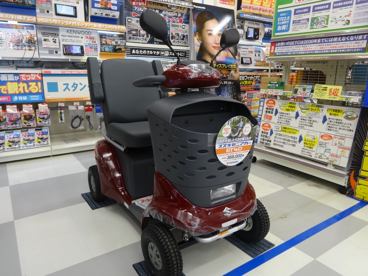 a_fukumitsu's tweet photo. スズキセニアカー　取り扱い始めました…
免許は要りません
歩行者扱いの為、歩道走行
電気で動きます。
非課税扱い。

オートバックス・福光店で実車見る事出来ます。
試乗も出来ます。
ご家族の方へのプレゼントにも。
#オートバックス・福光店
#セニアカー
https://t.co/mbx5Rm8Y1Q https://t.co/fTDbl7rHGw