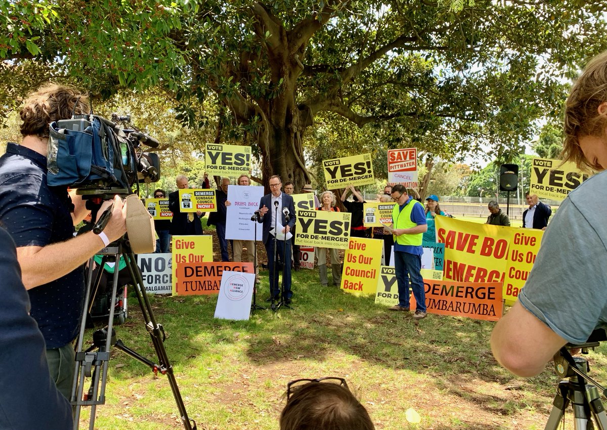 Interesting Report from Professor Joseph Drew on failure of amalgamated councils to deliver financially
 youtube.com/watch?v=7IXLFl… 
Photo of Greg Warren and David Shoebridge speaking at Demerge Rally Nov 9  <a href="/SaveTumbarumba/">SaveTumbarumbaShire</a> <a href="/SaveGundyShire/">Save Gundagai Shire</a> <a href="/smh/">The Sydney Morning Herald</a> <a href="/dailytelegraph/">The Daily Telegraph</a>