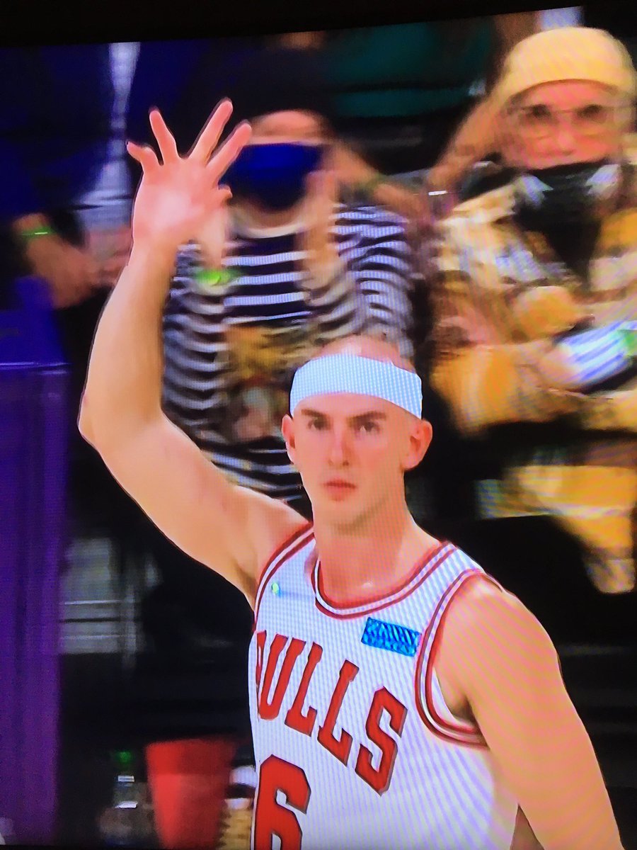 TheRealSignGuy1's tweet photo. @ACFresh21  Forever a Laker!!! Great tribute to a great player and even better Dude! #Lakers #ACFresh #LakerNation #TheCaruShow https://t.co/dljRKrjLey