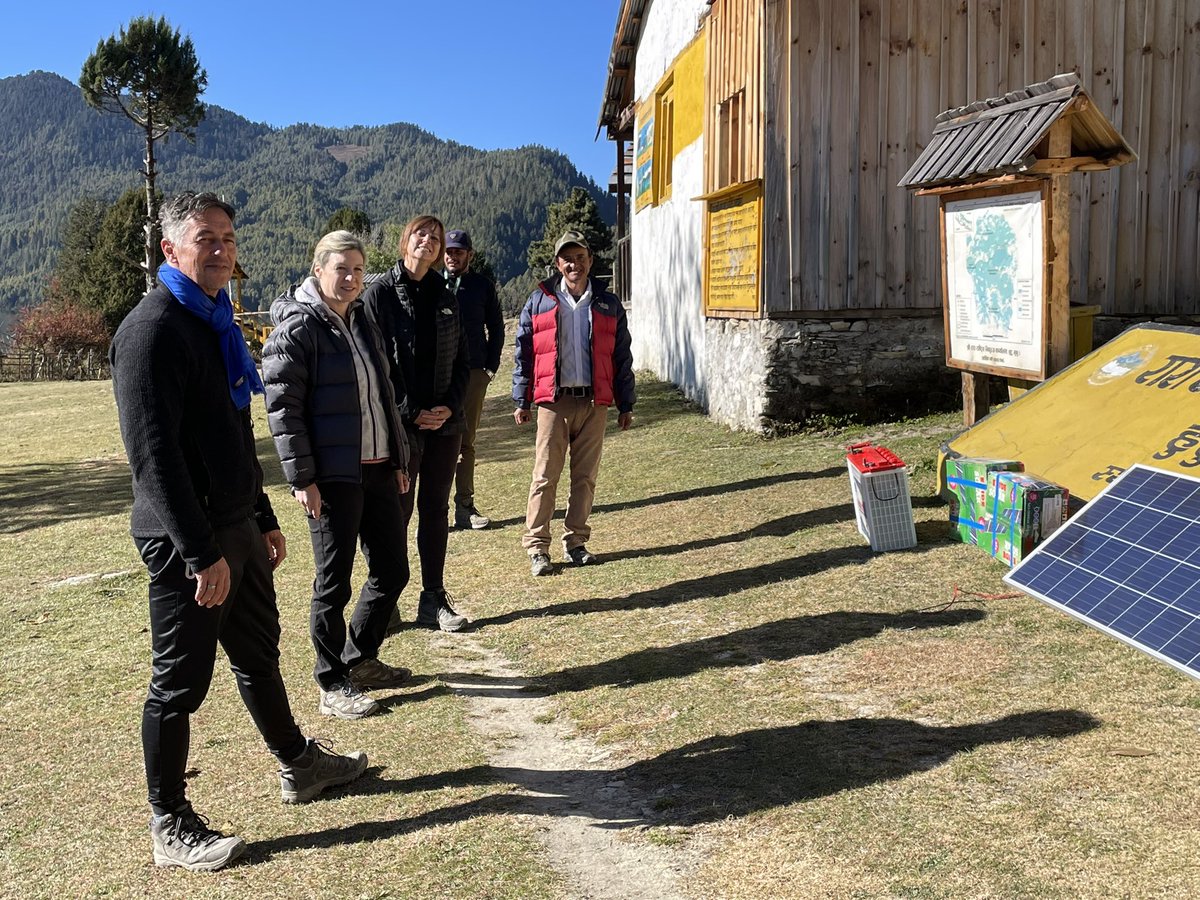 UKinNepal's tweet photo. Switching to renewable energy in rural #Nepal is a good signal to the 🌎.
.
Glad to join @USAmbNepal & @AusAmbNP to handover ☀️ solar panels to the Rara National Park to help them harness freely available natural resources. #LetsGoRara https://t.co/laRwHPAGCM
