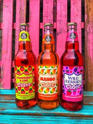 UrbanFoodFest's tweet photo. @CelticMarches produce authentic quality Herefordshire cider on their farm in Bishops Frome! π Their artisan products range from well-rounded ciders with moreish sharpness to fruity numbers bursting with a blend of citrus and sweet! β±π #urbanfoodfest #cmcider https://t.co/kOoVKSqZCq