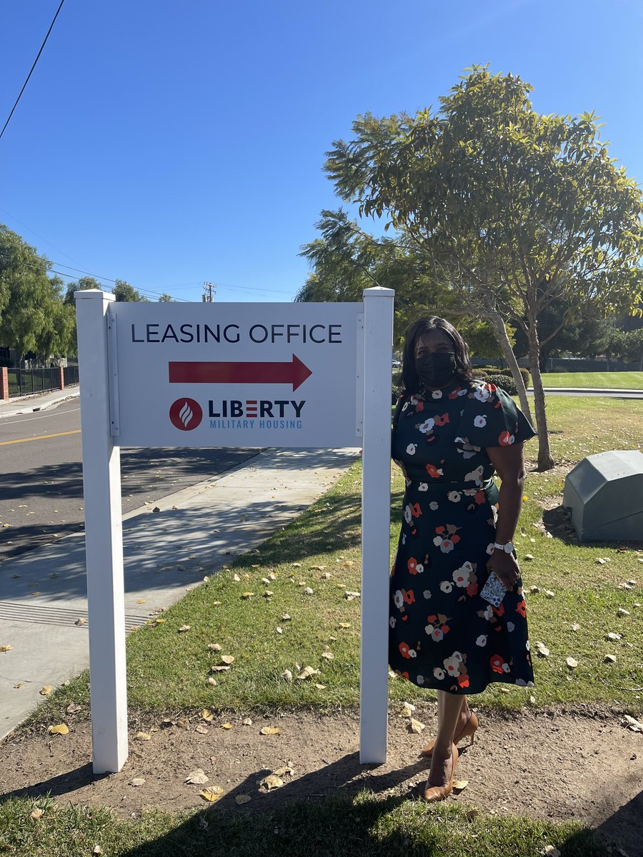 pandaviews's tweet photo. A little signage change on this fine day at #CPEN โค๏ธ #joinlmh #leasingoffice #liberty https://t.co/sBipoDhOzH