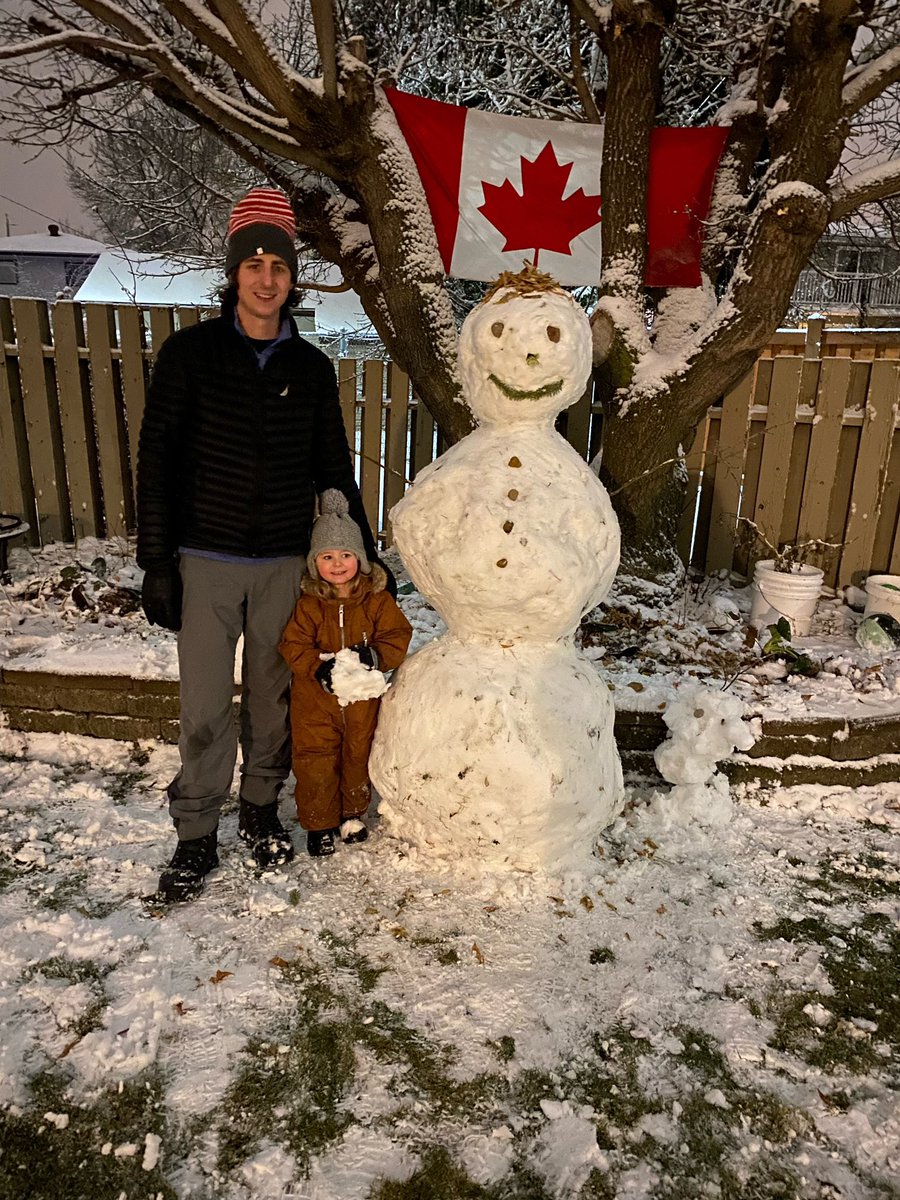 TimothyTour's tweet image. Early winter snowman conditions?  Rare. Must take advantage.  #yeg #snowman