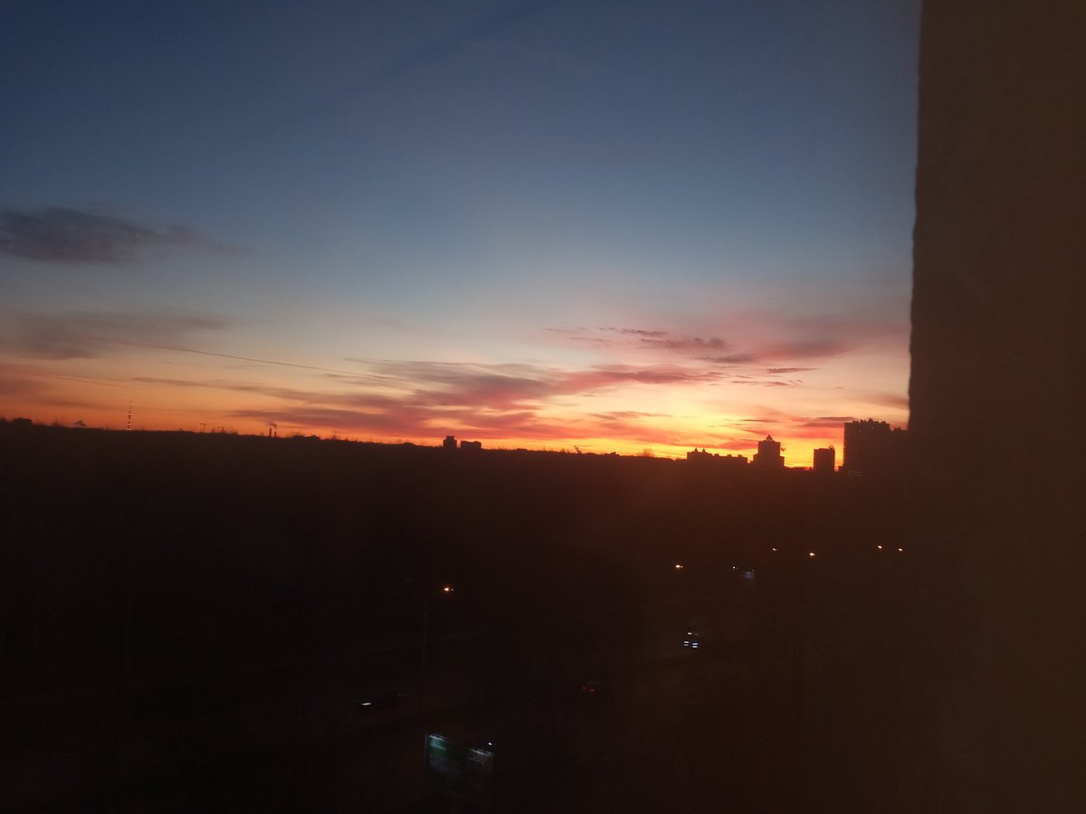 RussianNotFound's tweet photo. @Eret_Alt I do not have a picture of the moon, I hope you like the sunsets https://t.co/77ShFeKDME