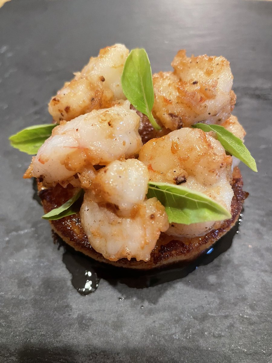 Garlic black pepper shrimp sautéed in butter and white wine atop a basil pecorino Romano semolina ravioli. Delish! #recipeoftheday #foodblog #seafood