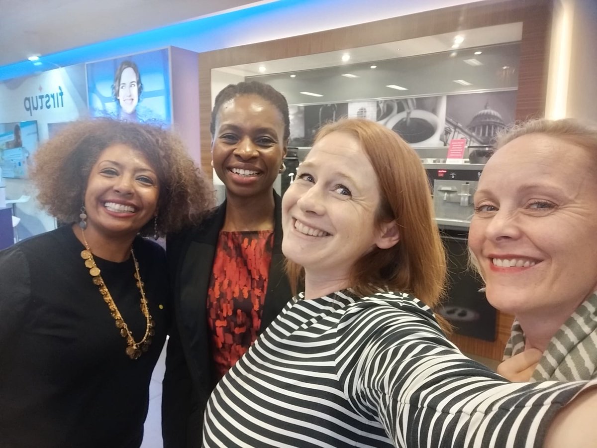 rsangsterkelly's tweet photo. Had a great 1st day at #simplysummit and forgot post these lovely shots from last night ๐ great meeting @kisichei in person, catching up with @Gehanam and meeting @CazMeech - - then meeting up with old @ChaucerSocial colleagues @SCParry and Dani. Great to be in person ๐ https://t.co/otwQMXIgEW