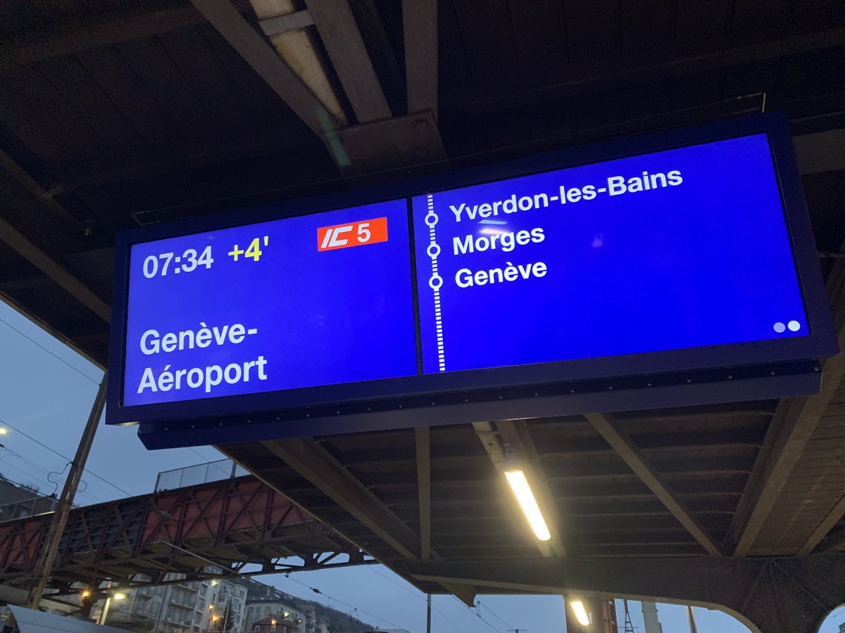jm_aellen's tweet photo. Le panneau qui t’annonce que tu passeras 1h de moins que prévu dans le train…
#pendulaire #cff #tolochenaz #trou https://t.co/d6vlOstJ0y