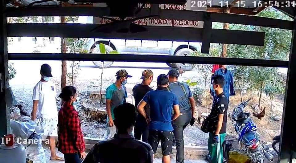 Junta troops detained the chairwoman of a charity in Mandalay on Monday after the organization invited online donations of military khaki clothing. The charity has been distributing donated clothes to internally displaced persons and orphans. #WhatsHappeningInMyanmar