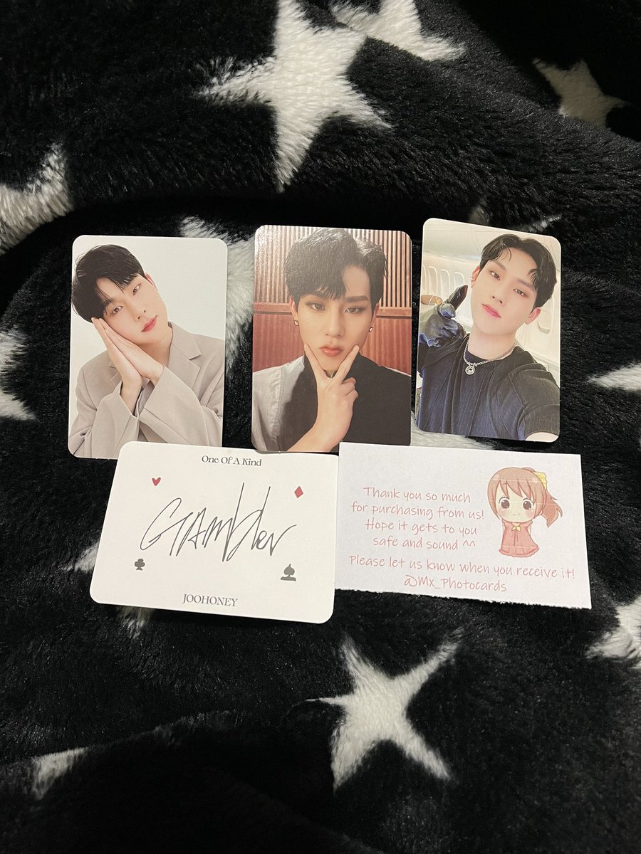 J00H0NEYSBEE's tweet photo. thank you @mx_photocards everything came safely!!! omg i love them!!!! ♥️♥️ https://t.co/ZemPsVTIdk