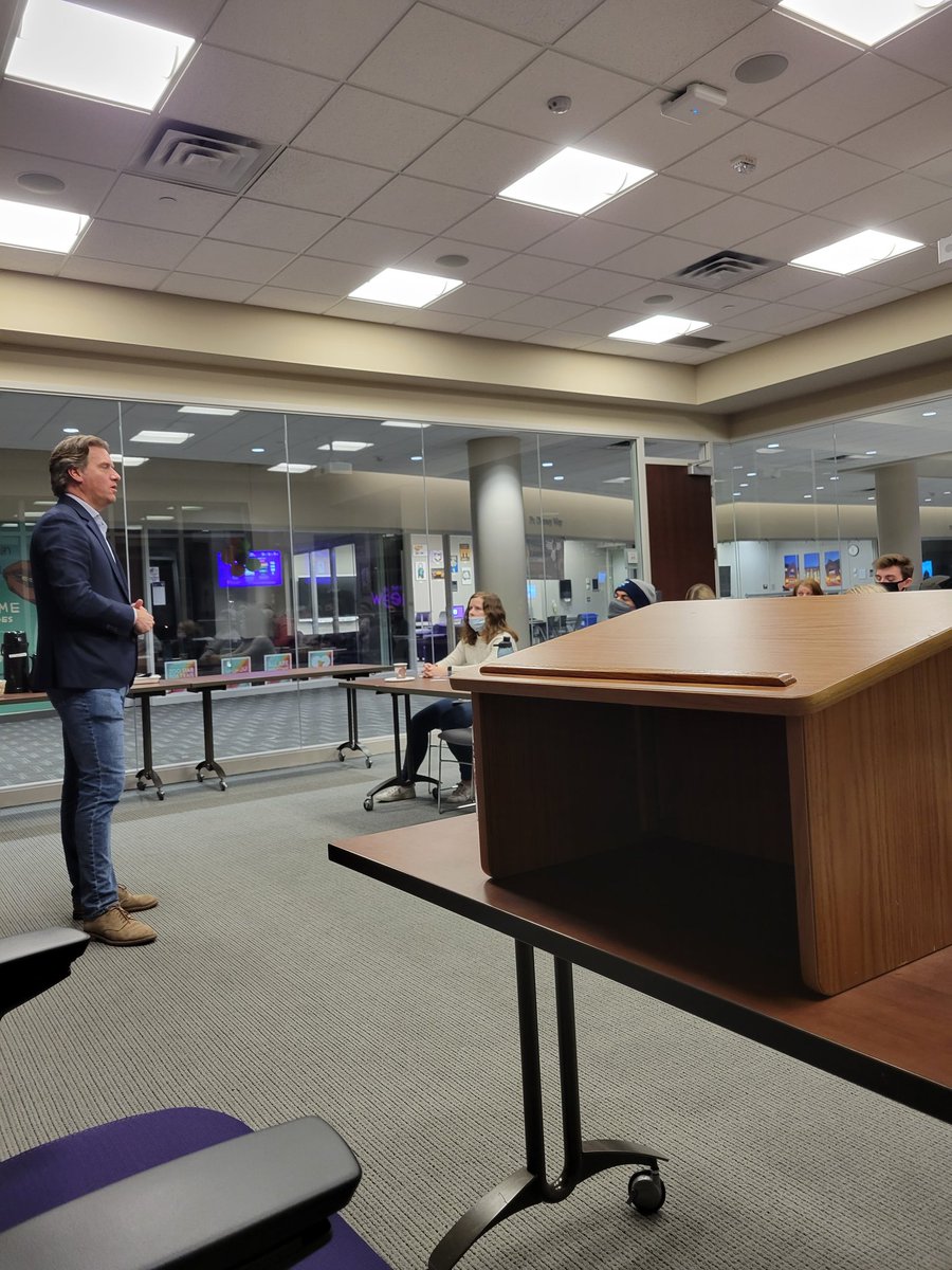 TommieCRs's tweet photo. Great talk tonight with MN House Minority Leader @kdaudt ! Perhaps one of the most honest and down to earth politicians in the #MNGOP . Can't wait to have him back! #collegerepublicans #events #UST https://t.co/7u8rK3KFu4