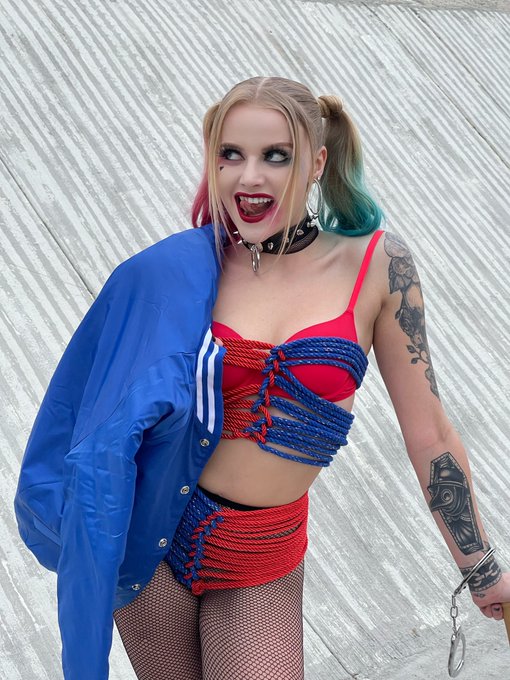 I miss Halloween 😭 https://t.co/TfcXrUHNWp