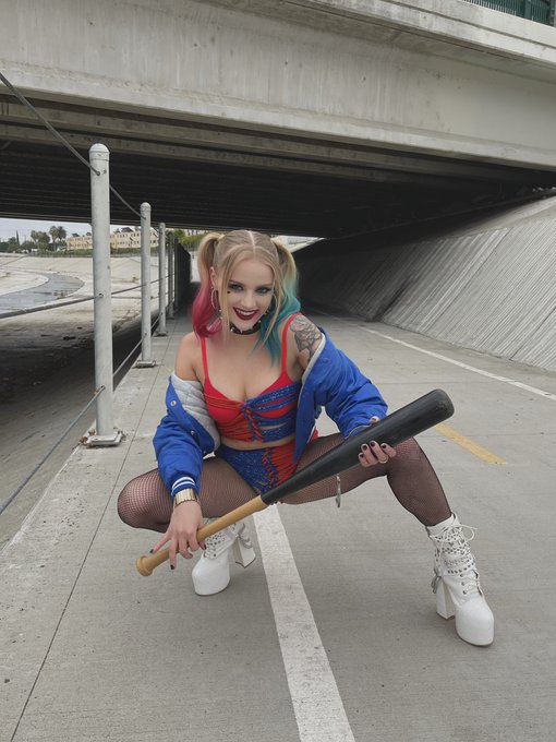 I miss Halloween 😭 https://t.co/TfcXrUHNWp