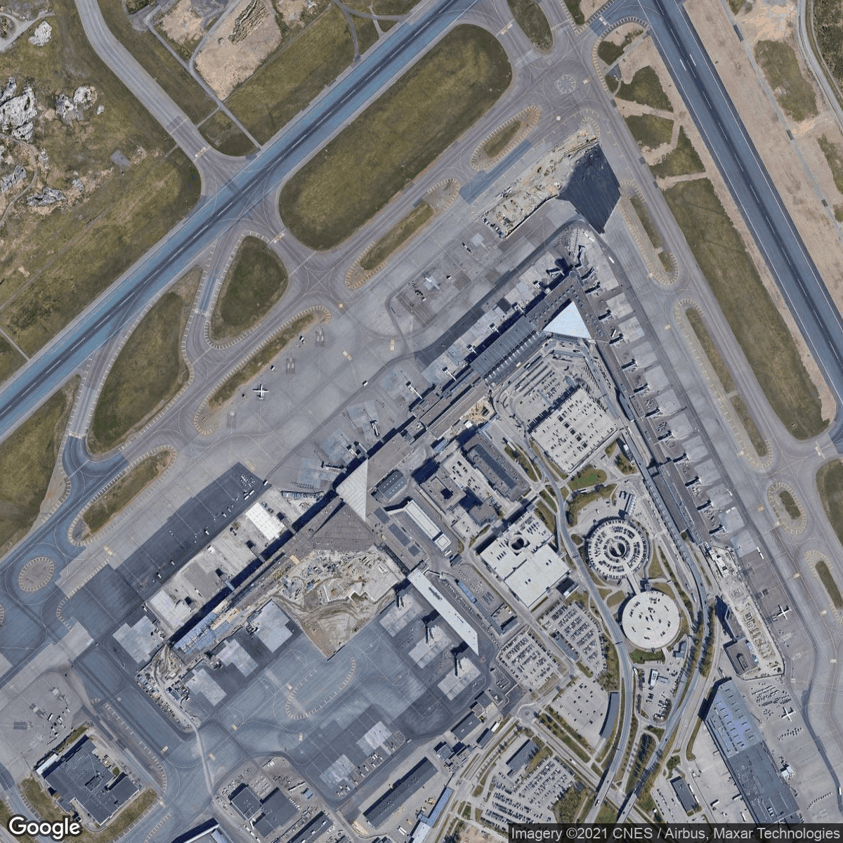 FindTheAirport's tweet photo. Which airport is this ? ⤵️

1️⃣  HEL Helsinki Vantaa
2️⃣  SYR Syracuse Hancock
3️⃣  KWE Longdongbao
4️⃣  TLN Toulon-Hyeres https://t.co/m0MIcS8pgu