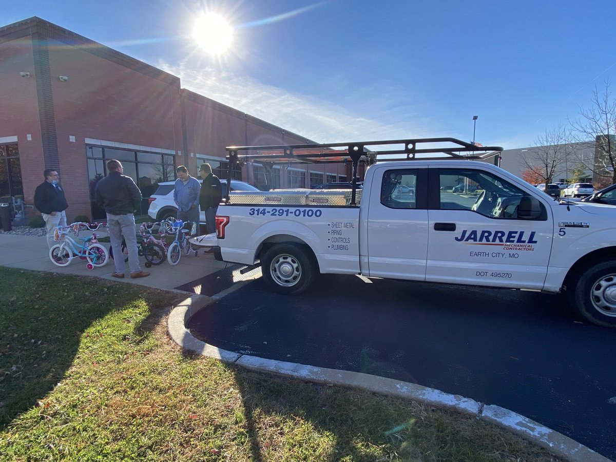 STLlocal562's tweet photo. We had a nice surprise visit from one of contractors today! Thank you Jarrell Company for the very generous donation to our Bike Drive. It is the relationships that we build everyday that make our community a better place! #wearelocal562 #thankful #giveback #charity https://t.co/zi61mlDuBK