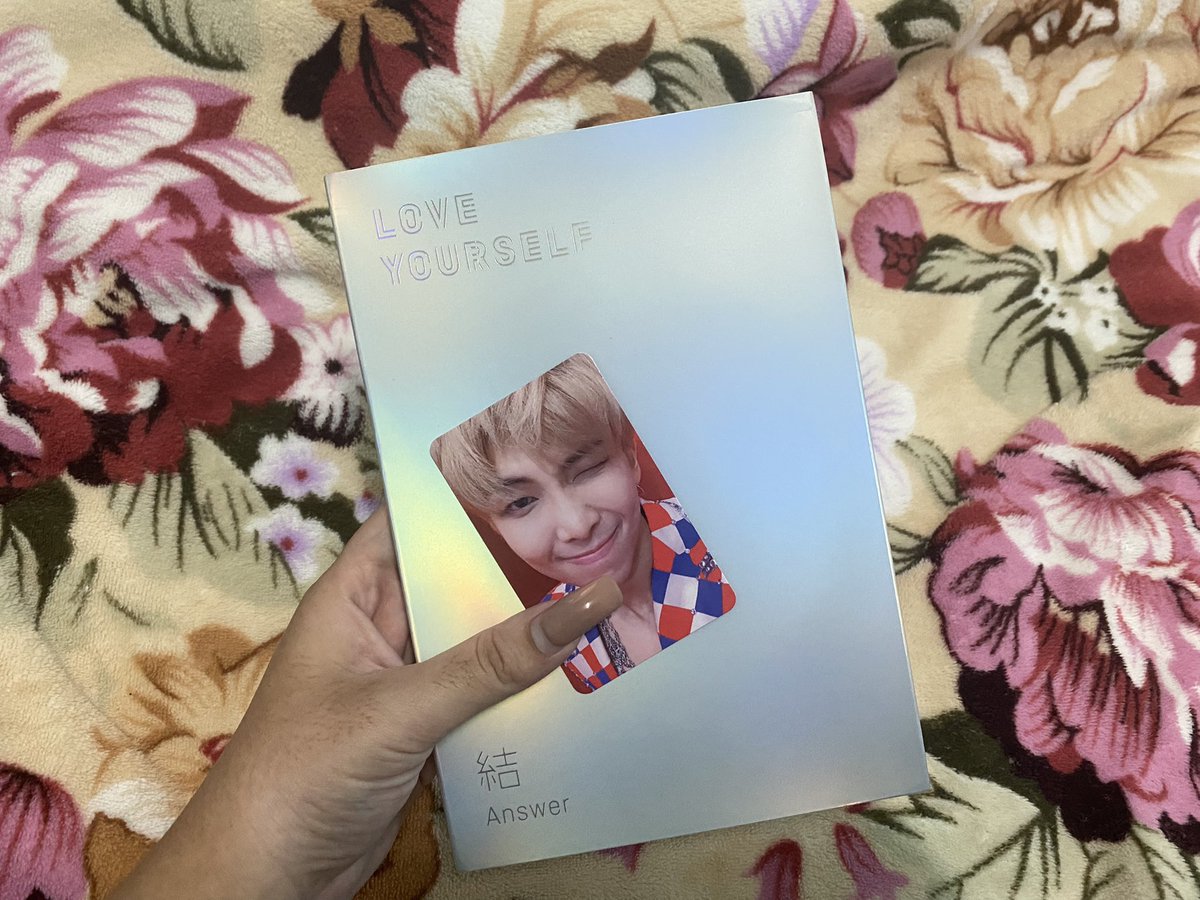 bell1997jk's tweet photo. ❌มีขายแยกชิ้นนะคะ❌
อัลบั้มละ 550 ฿ มีของครบ
การ์ดใบละ 300 ฿                              โปสเตอร์แผ่นละ 250 ฿                   รวมส่งหมดแล้วนะคะ https://t.co/ilkfK6XnRU