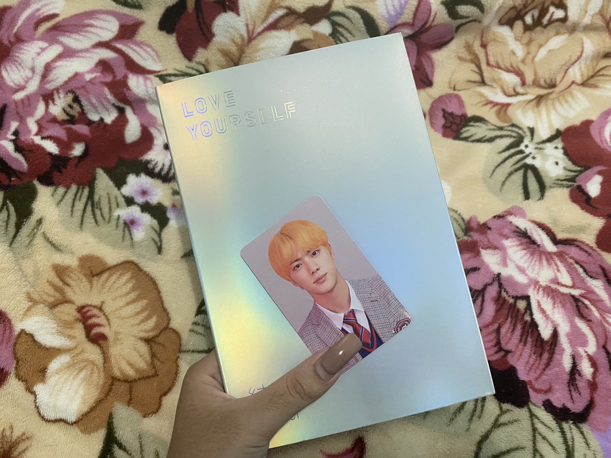 bell1997jk's tweet photo. ❌มีขายแยกชิ้นนะคะ❌
อัลบั้มละ 550 ฿ มีของครบ
การ์ดใบละ 300 ฿                              โปสเตอร์แผ่นละ 250 ฿                   รวมส่งหมดแล้วนะคะ https://t.co/ilkfK6XnRU