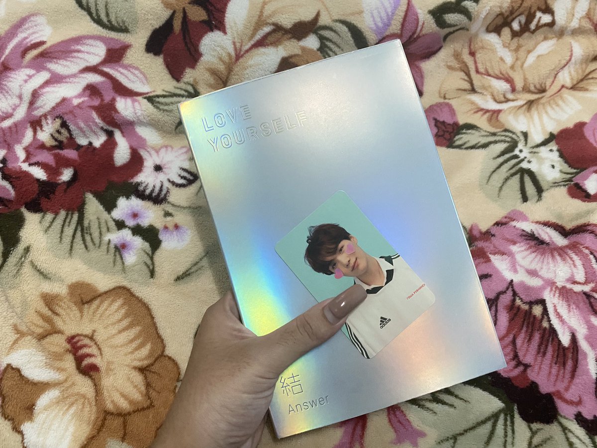 bell1997jk's tweet photo. ❌มีขายแยกชิ้นนะคะ❌
อัลบั้มละ 550 ฿ มีของครบ
การ์ดใบละ 300 ฿                              โปสเตอร์แผ่นละ 250 ฿                   รวมส่งหมดแล้วนะคะ https://t.co/ilkfK6XnRU