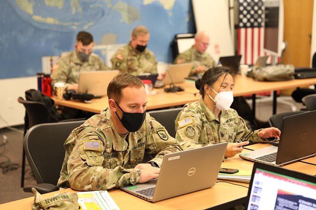 5thSFAB's tweet photo. Members of the Malaysian Armed Forces, the Washington National Guard and the 5th Security Force Assistance Brigade participated in the Opening Ceremonies of Exercise Bersama Warrior ’21 virtually from Joint Base Lewis McChord, Washington and Kuantan, Malaysia, Nov. 14, 2021. https://t.co/JRb77DkBvr