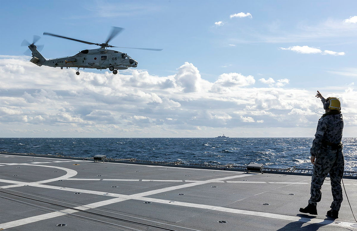 hqjoc's tweet photo. 🇦🇺 🇯🇵 Strengthening interoperability and fostering ties
#YourADF #HMASWarramunga and @jmsdf_pao_eng #JSInazuma took part in #ExNichigouTrident 2021 last week near Shikoku. https://t.co/vO4Hsr2j5X
