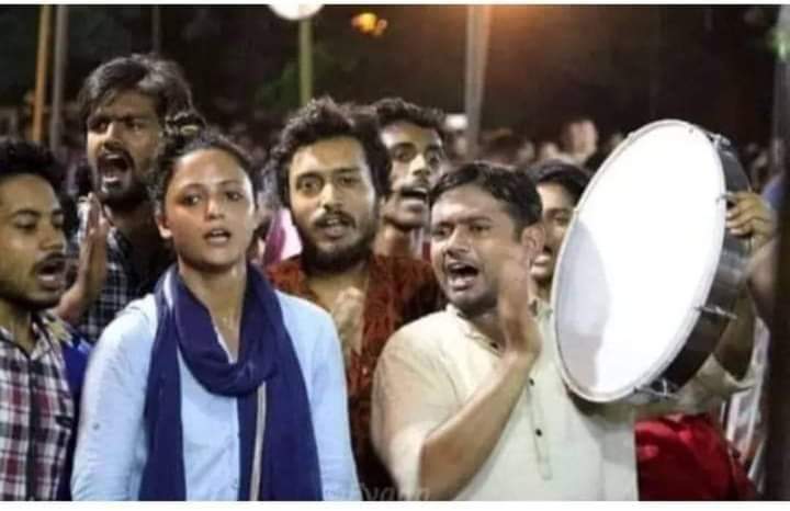 JKDash11's tweet photo. जब कन्हैया गैंग आज़ादी मांग रहा था तब किसी ने नहीं कहा कि हमें आज़ादी मिल चुकी है और यह लाखों स्वतंत्रता सेनानियों का अपमान है...
"2014 में आजादी मिली" कंगना का इतना बोलना था कि पिछवाड़े सुलगने लगे...!! https://t.co/CJEuzvk2JN