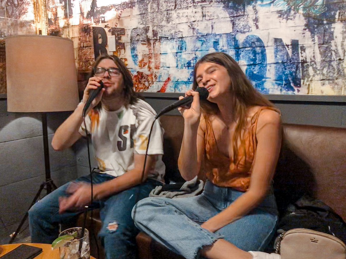 Megannety tweet media