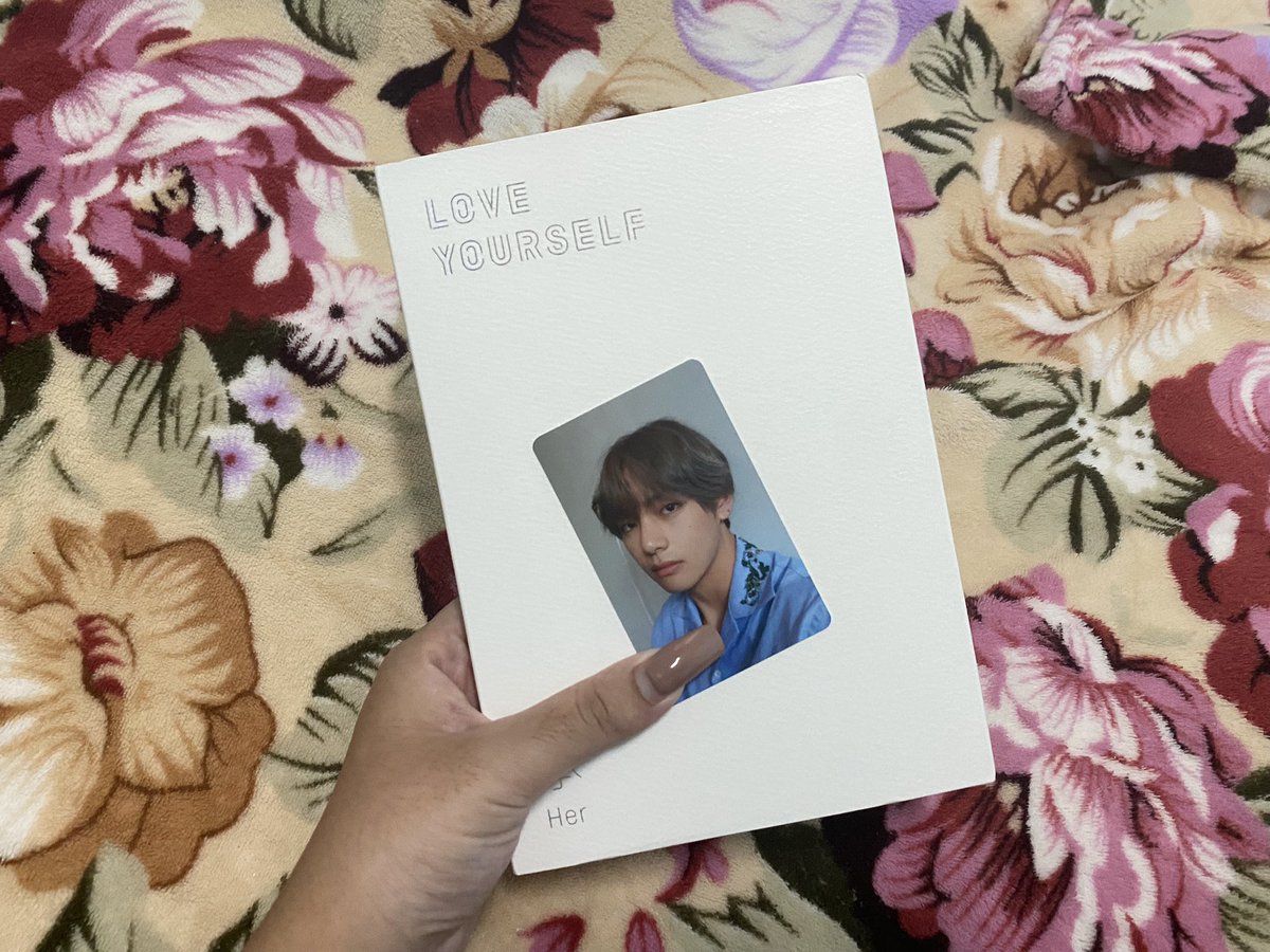 bell1997jk's tweet photo. ปล่อยของสะสมค่ะ LOVE YOURSELF Set ‘S E L F’ มี���ค่เวอร์ L อัลบั้ม+โปสเตอร์ ราคา 700 ฿        รวมส่งแล้วนะคะ ขายแยกได้นะคะ #ตลาดนัดรถไฟBTS #ปล่อยของสะสมบังทัน #ตลาดนัดรถไฟบังทัน #การ์ดแทฮยอง https://t.co/zd2a7a1CDz