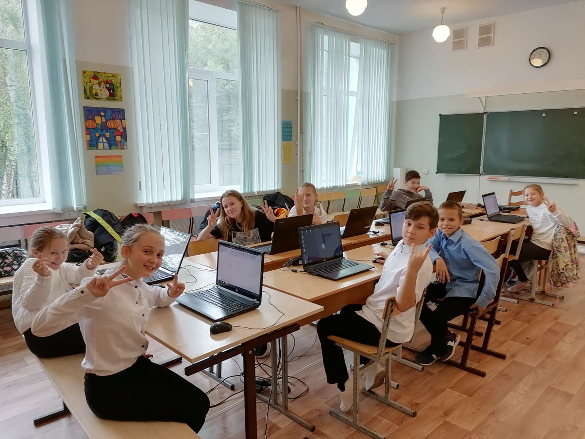 В рамках национального проекта «Образование» учащиеся МБОУ Школы № 156 г.о. Самара получили возможность обучения по программам дополнительного образования технической, спортивной, естественно-научной и художественной направленности. За счет средств школы создано 345 новых мест.