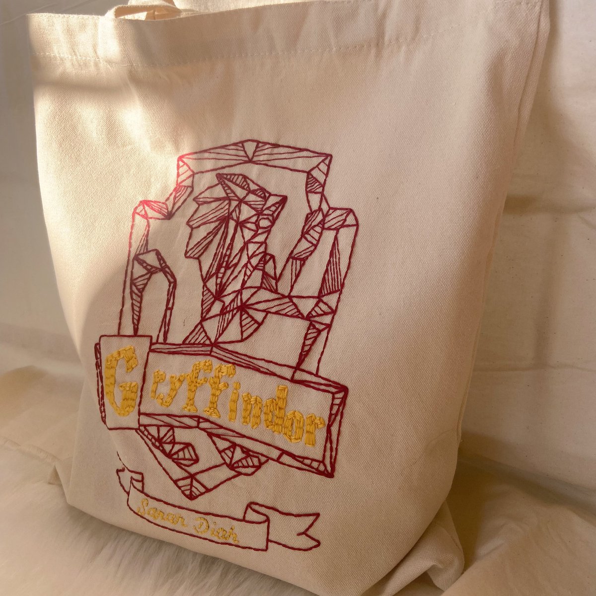 i_embroid's tweet photo. Took me 2 days and half to do this 😂 but i really satisfied with the result ❣️ #embroidery #HarryPotter #HarryPotterMagicAwakened #malaysia #smallbusiness #giftideas #giftset https://t.co/obTryAnO5p