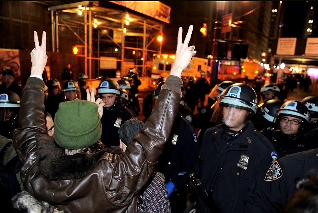 anthonyzenkus's tweet photo. 10 years ago tonight I was at Occupy in NYC when NYPD w/help of Obama's DHS violently destroyed our encampment. They smashed laptops, threw books/belongings on garbage trucks, beat protesters and blocked news crews. But libs think fascism just walked through the door in Jan 2017 https://t.co/JedzhwELfm