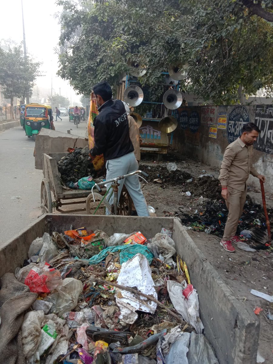 MCF_Faridabad's tweet photo. 📍नगर निगम फरीदाबाद बल्लबगढ़ ज़ोन में दिनाँक 16-11-2021 को वार्ड 40 , बढतें प्रदूषण को ध्यान में रखते हुए, बिना झाड़ू के द्वारा मुख्य मार्गों पर सफ़ाई का कार्य पूरा किया
#mcfaridabad #swachhbanegafaridabad #sabkasahyog #nagarnigamfaridabad #ward40 https://t.co/gaSG6kgTVI