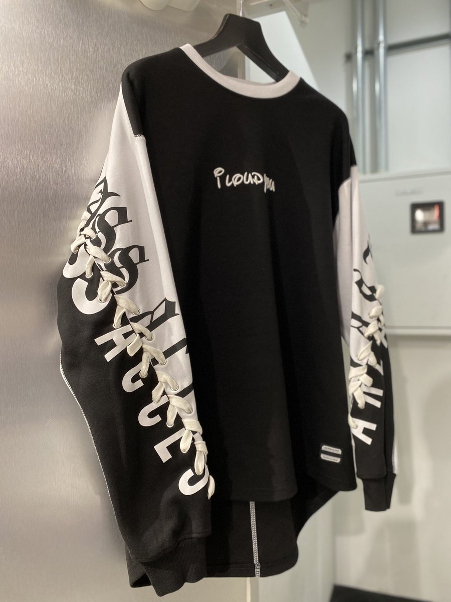 yuki_hydey's tweet photo. 新作入荷！！

袖口から背中にかけてのレースアップデザインとカラ―の切り替えがポイント👀

ゆったりユニセックスで着用出来てストリートな着こなしにぴったり👈

これからの季節大活躍すること間違いなし‼️

BLK.WHT
S〜M.L〜LL
￥12980

#shibuyazy
#BACKSTAGEPASS
#BUFFALOBOBS https://t.co/zCWvBbdGM7