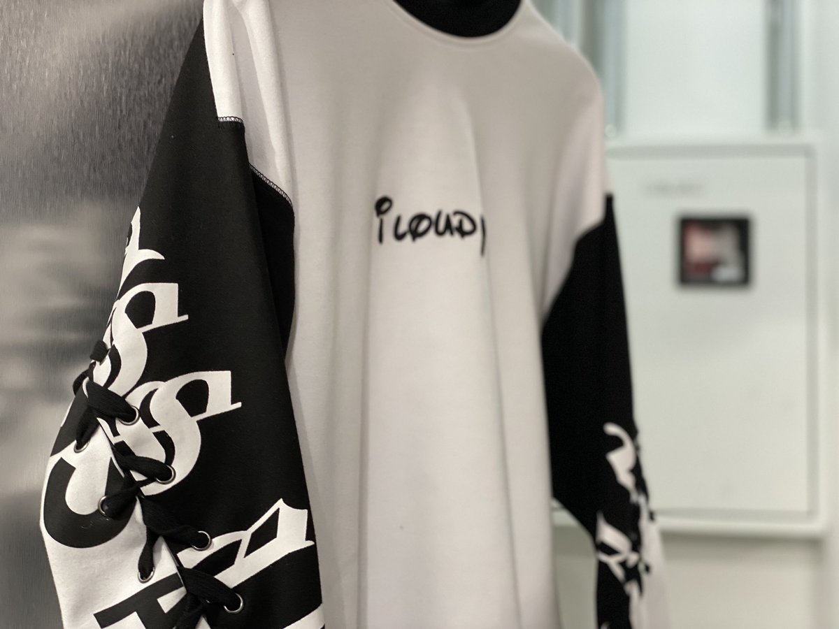 yuki_hydey's tweet photo. 新作入荷！！

袖口から背中にかけてのレースアップデザインとカラ―の切り替えがポイント👀

ゆったりユニセックスで着用出来てストリートな着こなしにぴったり👈

これからの季節大活躍すること間違いなし‼️

BLK.WHT
S〜M.L〜LL
￥12980

#shibuyazy
#BACKSTAGEPASS
#BUFFALOBOBS https://t.co/zCWvBbdGM7