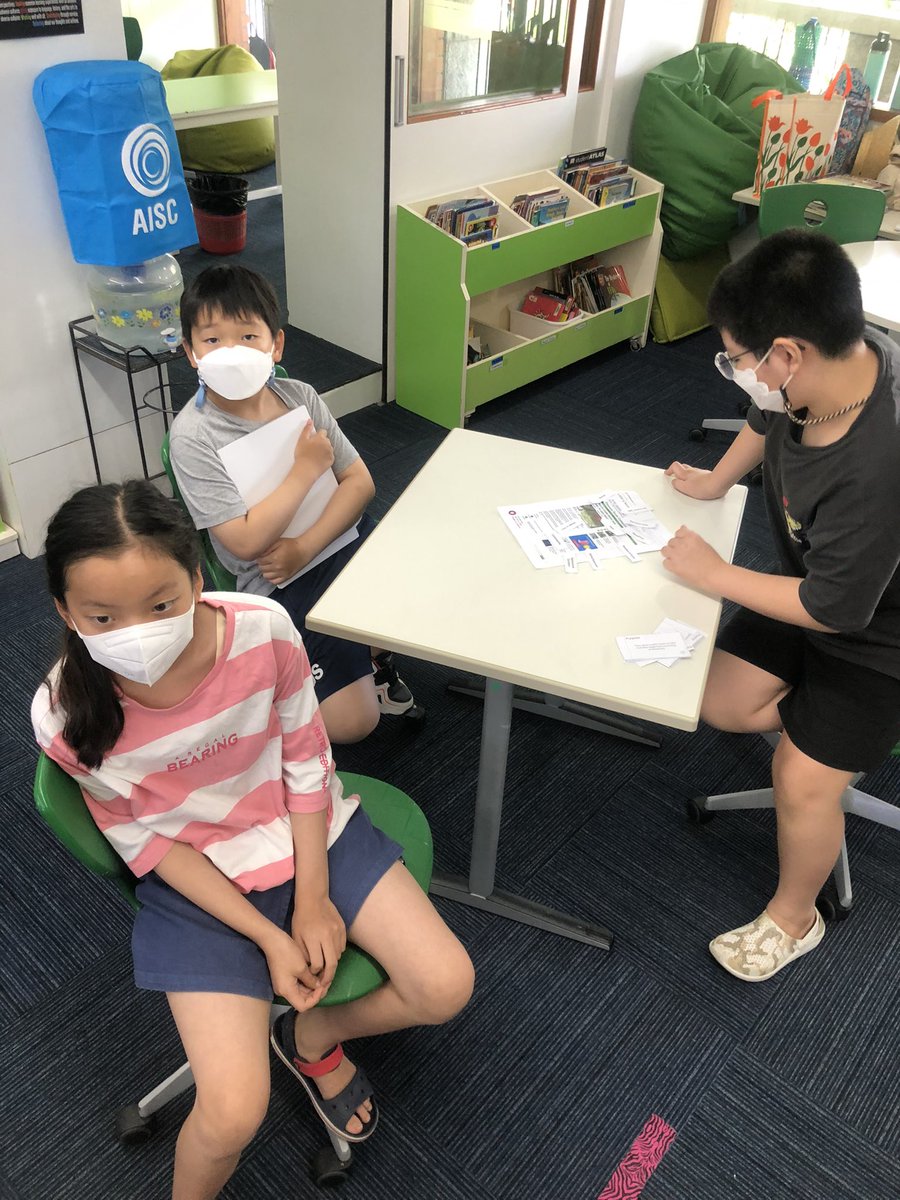 vpriyatech's tweet image. First in class lesson teaching about the purposes of different parts of an online news page. So much fun having students interact @AISChennai @ThorpeBritt #AISCGrade5 #AISCLearner #AISCTech #AISCInTheClassroom