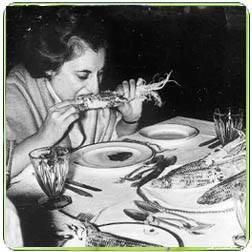 gaurichauhanknl's tweet photo. दत्तात्रेय ब्राह्मण राहुल गांधी की दादी #Sea_food  का आनंद उठाते हुए !!
😂🤣🤣🤣 https://t.co/EkEsJnFkl1