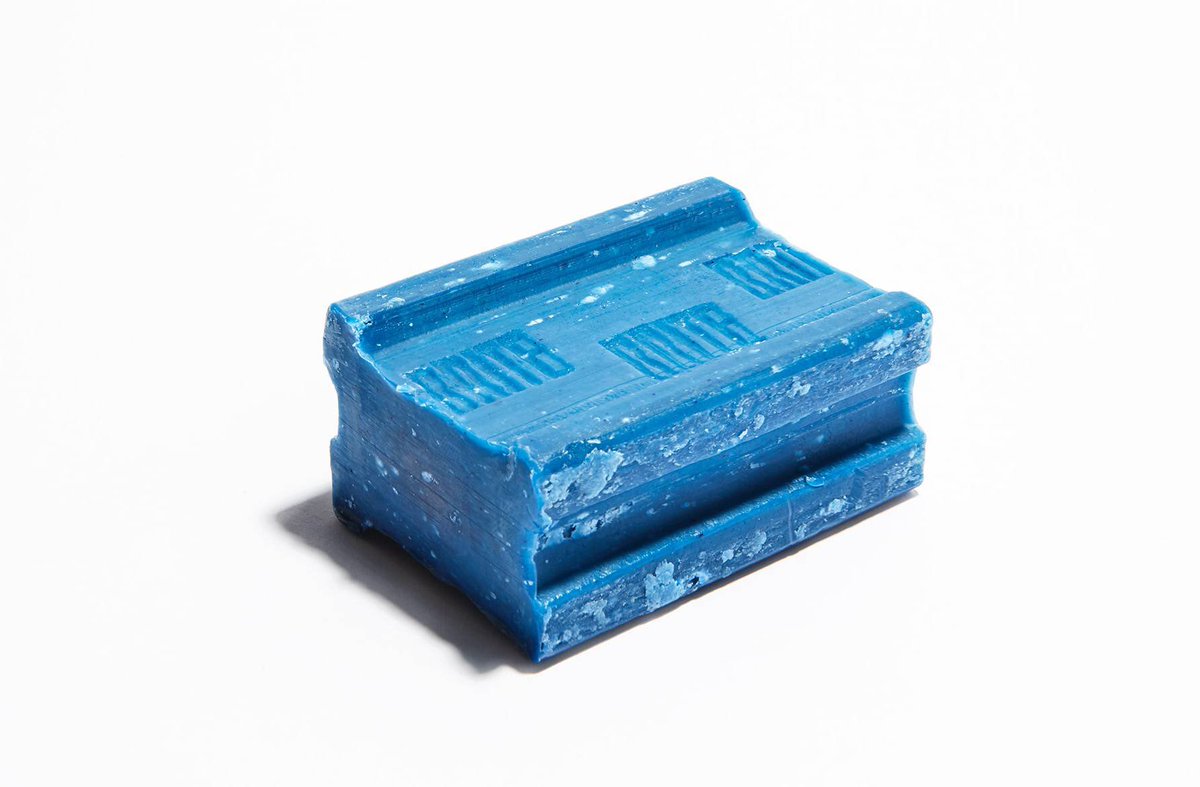 r_harris9's tweet photo. RT this blue soap to see your way 😭😭😭 https://t.co/KCA6uzEuTd