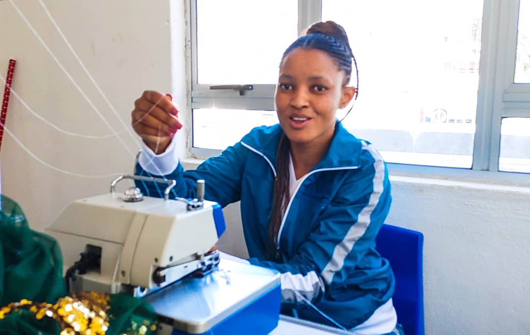 gamede_sanele's tweet photo. Depression didn't kill my Wife 🙌🙌

She is now running a success sewing business which has created job opportunities and skills transfer. 

For sewing classes, contact EPS Clothing and Brands on 072 576 6095

#Ntombi #Lalela #SAImmigration
#CCMA 
#ItsPossibleBecauseItsDoable https://t.co/usdy0IdrQZ