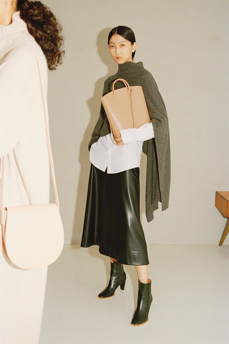 leseninc's tweet photo. photographer Reiko Toyama
YAHKI 2021 aw look2 
撮影を担当しました

↓URL
https://t.co/uVTkZhA7xo https://t.co/UMD3Ba9C1D