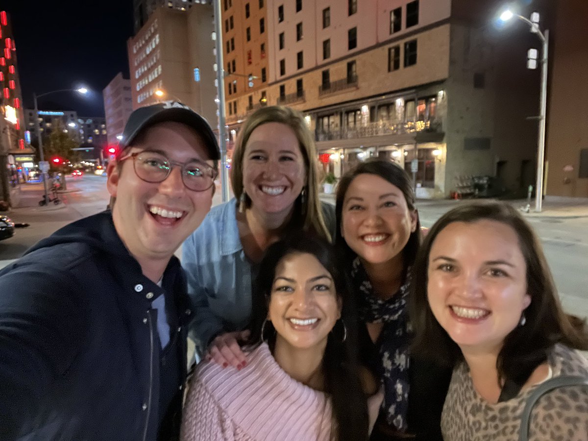 MarieClaireLeaf's tweet photo. @ucirvineobgyn Reunion @AAGL 2021. https://t.co/3qA0VL4aEv