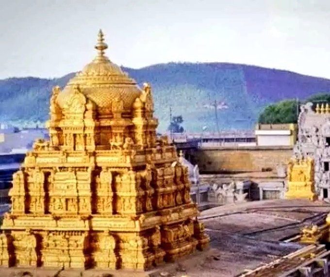 Kbarandbench's tweet image. "ಸಾಂವಿಧಾನಿಕ ನ್ಯಾಯಾಲಯವು ದೇವಸ್ಥಾನವೊಂದರ ದೈನಂದಿನ ವ್ಯವಹಾರಗಳನ್ನು ಗಮನಿಸುತ್ತಿರಲಾಗದು" ಎಂದ ಸುಪ್ರೀಂ ಕೋರ್ಟ್‌. ತಿರುಪತಿ ದೇವಸ್ಥಾನದ ದೈನಂದಿನ ಪೂಜೆ ಮತ್ತು ಅರ್ಚನೆಯಲ್ಲಿ ಅಕ್ರಮ ನಡೆಯುತ್ತಿದೆ ಎಂದು ಆರೋಪಿಸಿ ಸಲ್ಲಿಸಿದ್ದ ಅರ್ಜಿ ತಿರಸ್ಕರಿಸಿದ ಸಿಜೆಐ ನೇತೃತ್ವದ ಪೀಠ. 

#templemanagement #TirupatiTemple