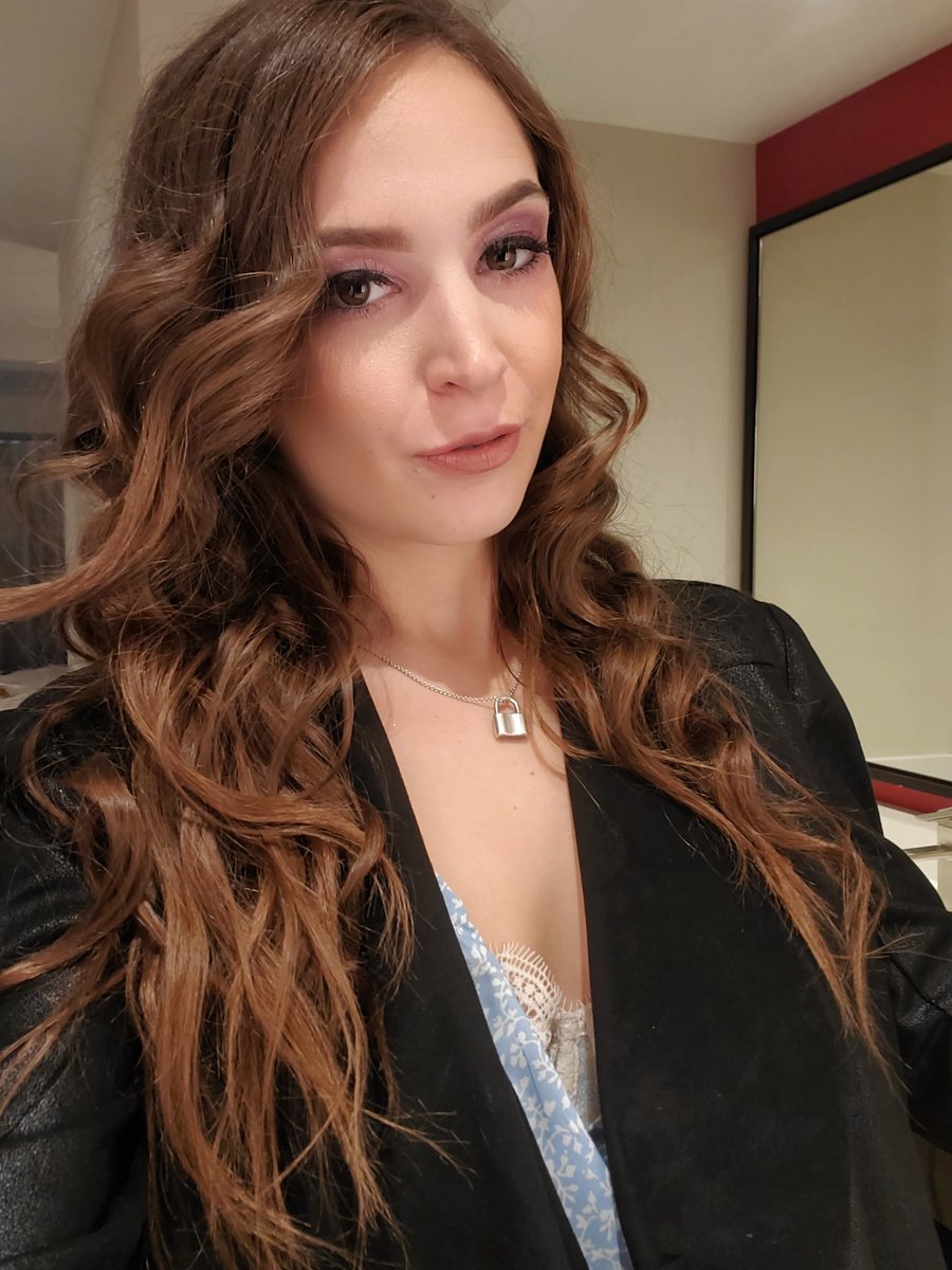 ganjabunny13's tweet photo. Had a great photoshoot and got my makeup done ✔ #mua #photoshoot #photooftheday #selfie #model #lvmodel #makeup #brunette https://t.co/ZGSkojbYHx