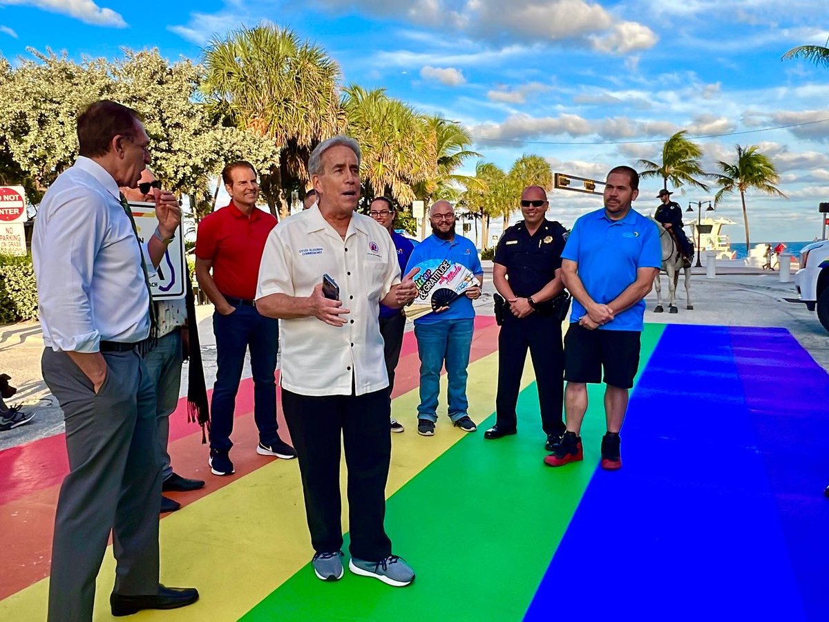 FTLCityNews's tweet photo. More photos from the unveiling of the first rainbow 🌈 crosswalk in @browardcountylife #PrideFTL 🏳️‍🌈🏳️‍⚧️ https://t.co/jVhMqM6uRG