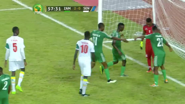 Lors de la finale de la Coupe d’Afrique des Nations des moins de 20 ans entre le Sénégal et la Zambie en 2017, Ibrahima Ndiaye lance un sort dans le but adverse en jetant une chauve-souris morte qu’il avait cachée dans son protège tibia.